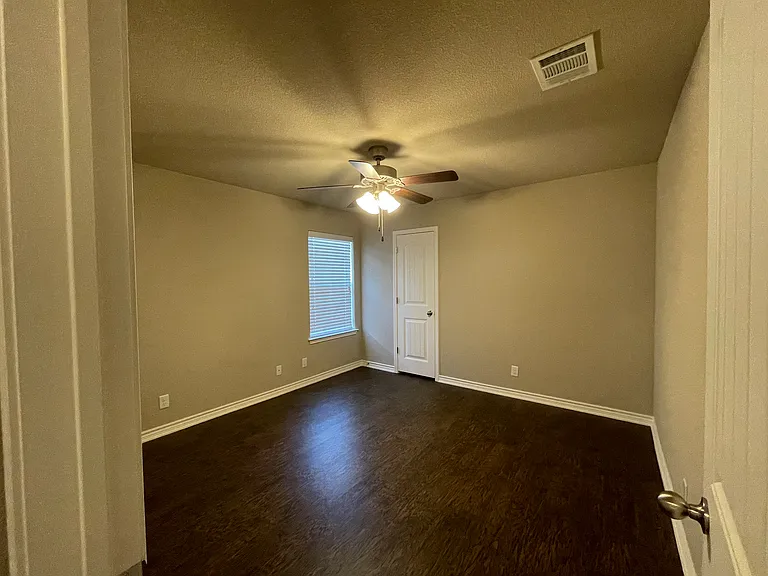 721 Kendra Dr — Photo 5