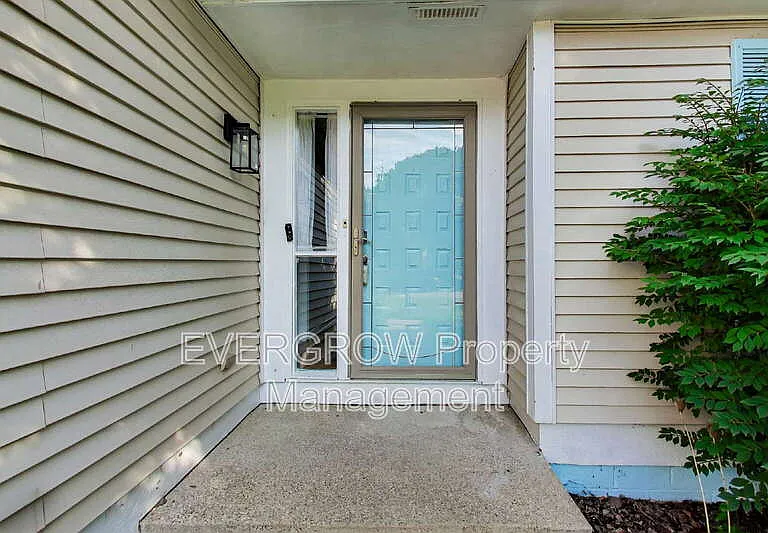 9518 Bent Brook Dr — Photo 3