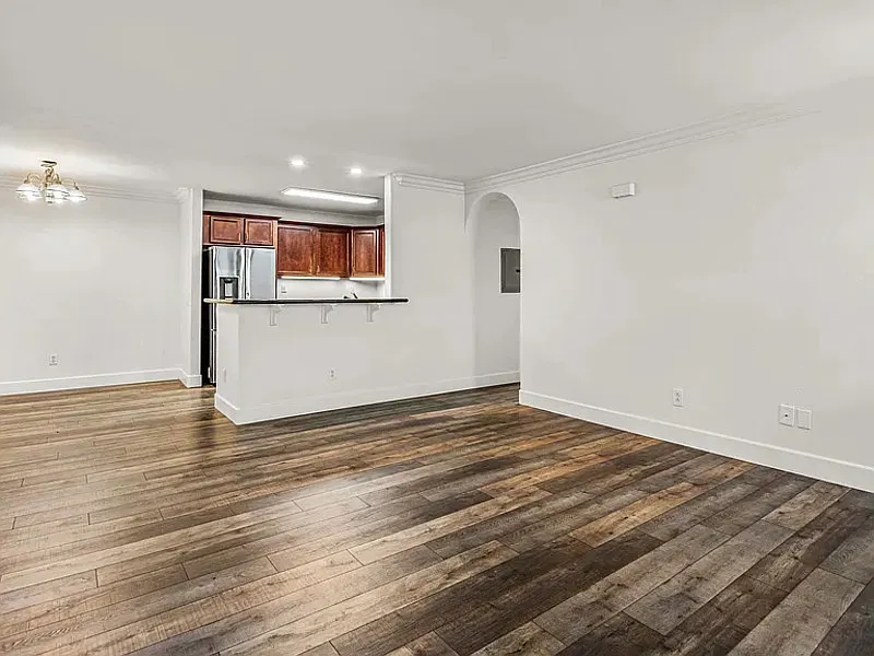 2 bed, 2.0 bath, 904 sqft, $2,500 — Photo 2