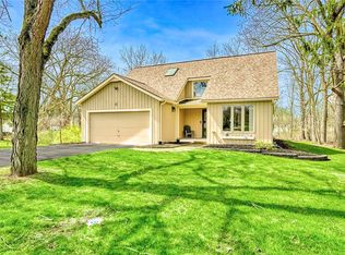 15 Tree Brook Dr, Rochester, NY 14625
