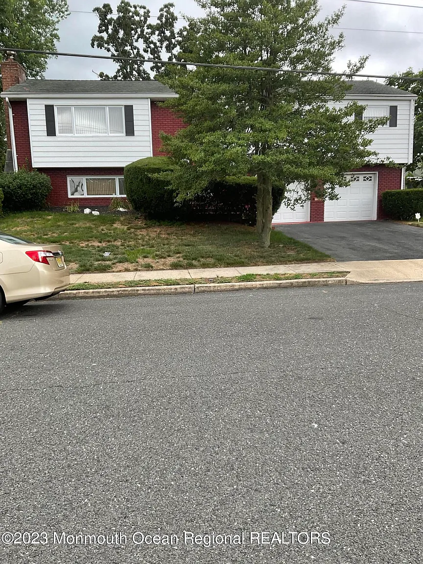 501 Mayfair Lane photo 1