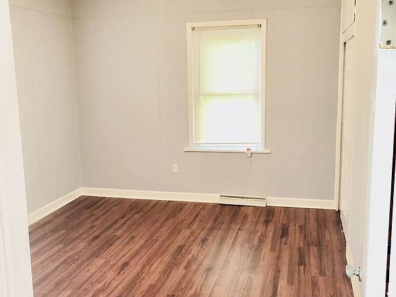 4th image of 701 Separk Cir
