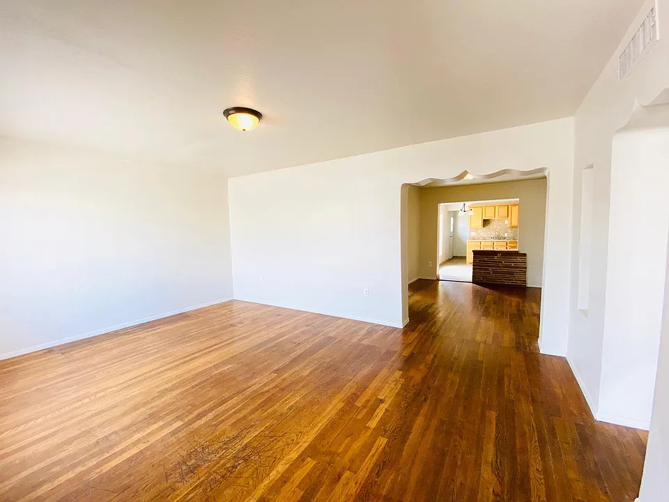 827 N San Pedro St