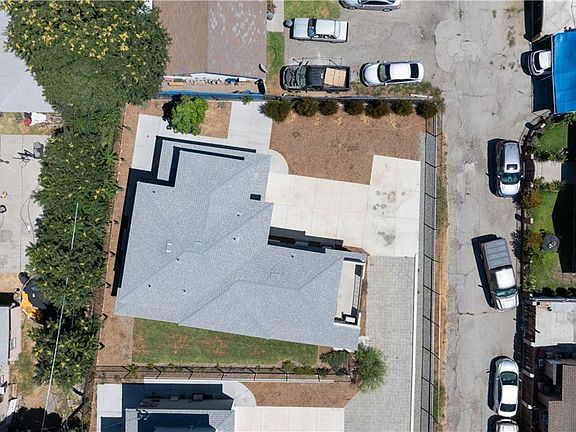 3rd image of 3444 Whistler Ave