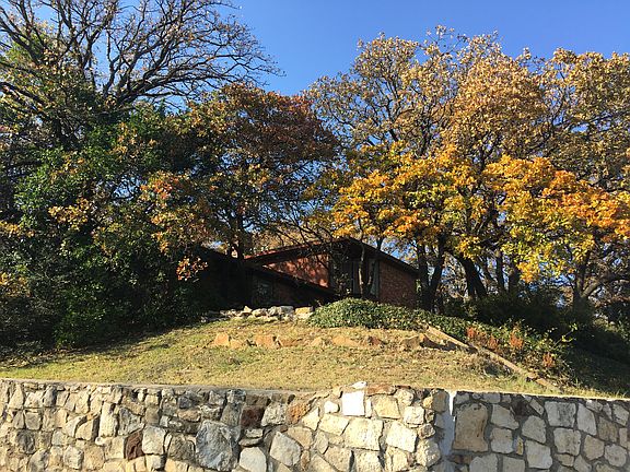 2nd image of 1300 Woodridge Cir