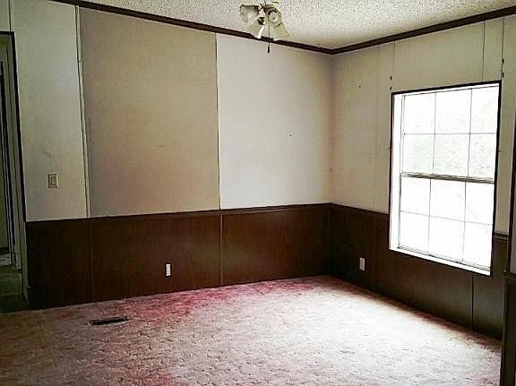 3rd image of 1536 Griffin Cres