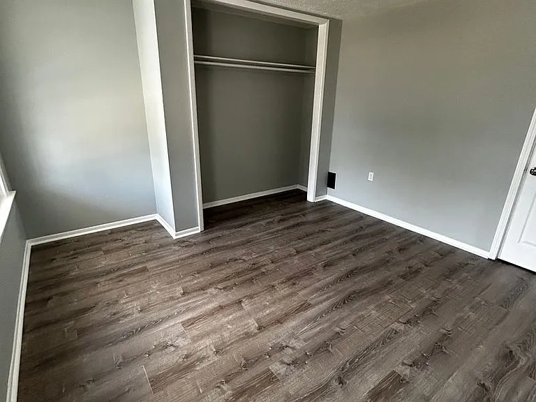1008 Fairview Ave — Photo 3
