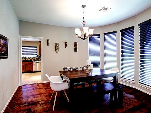 3rd image of 739 Dominion Dr