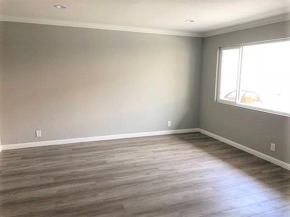 2nd image of 556 S 11th St APT 3
