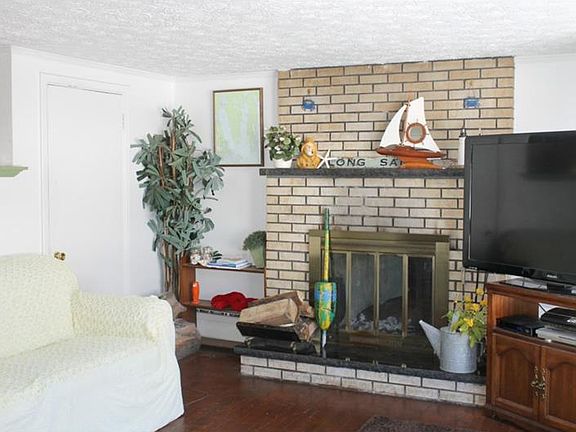 2nd image of 5 Longwood Ave