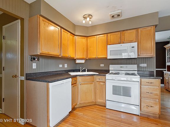 4th image of 8124 Tudor Ln