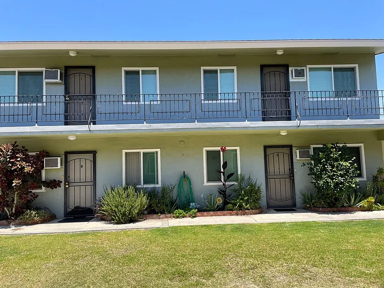 11614 Bellflower Blvd — Photo 4