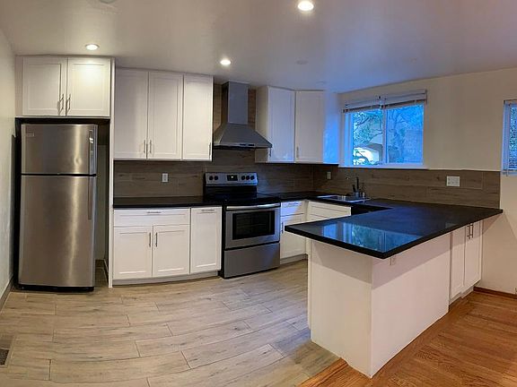 4th image of 900 Palm Ave APT 10