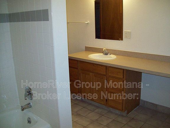 4th image of 735 Hastings Ave