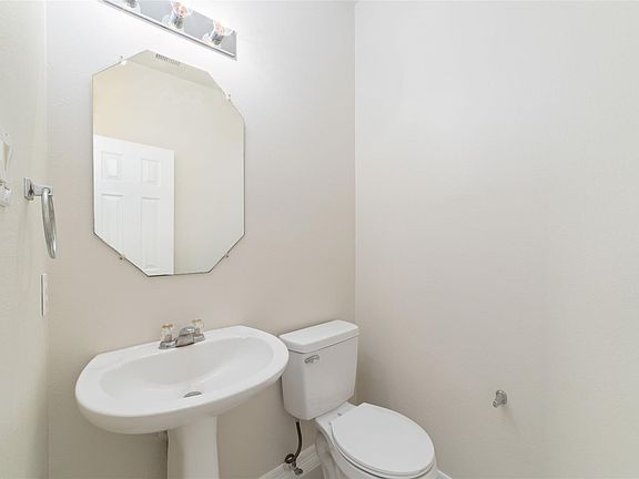 4th image of 3947 Oak Plank Rd