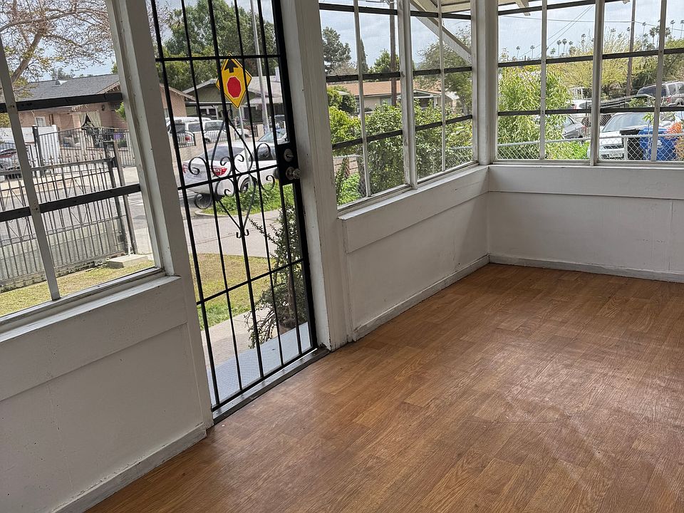Covered Porch Area -Front entrance