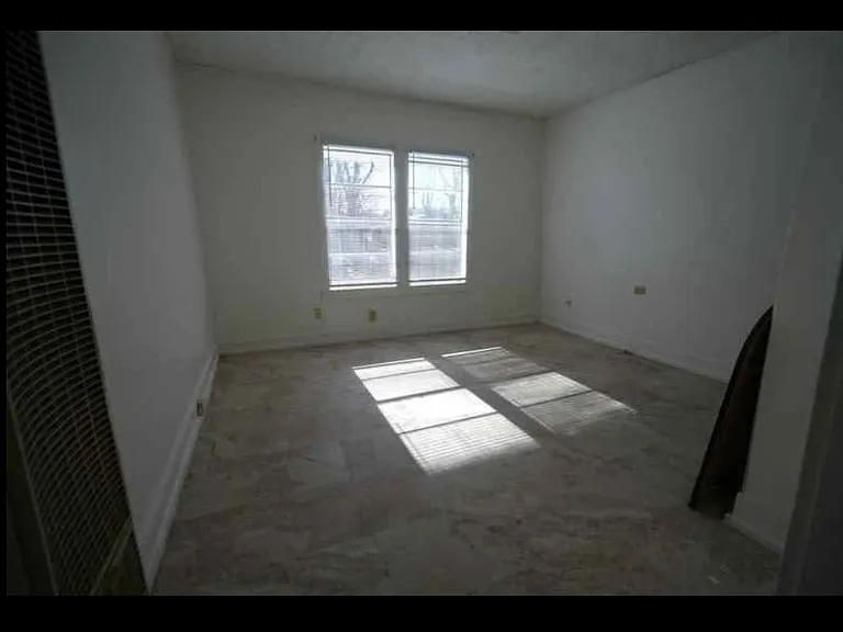 1242 Capital Ave — Photo 2