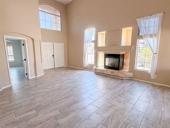 3rd image of 15652 W CALAVAR Road