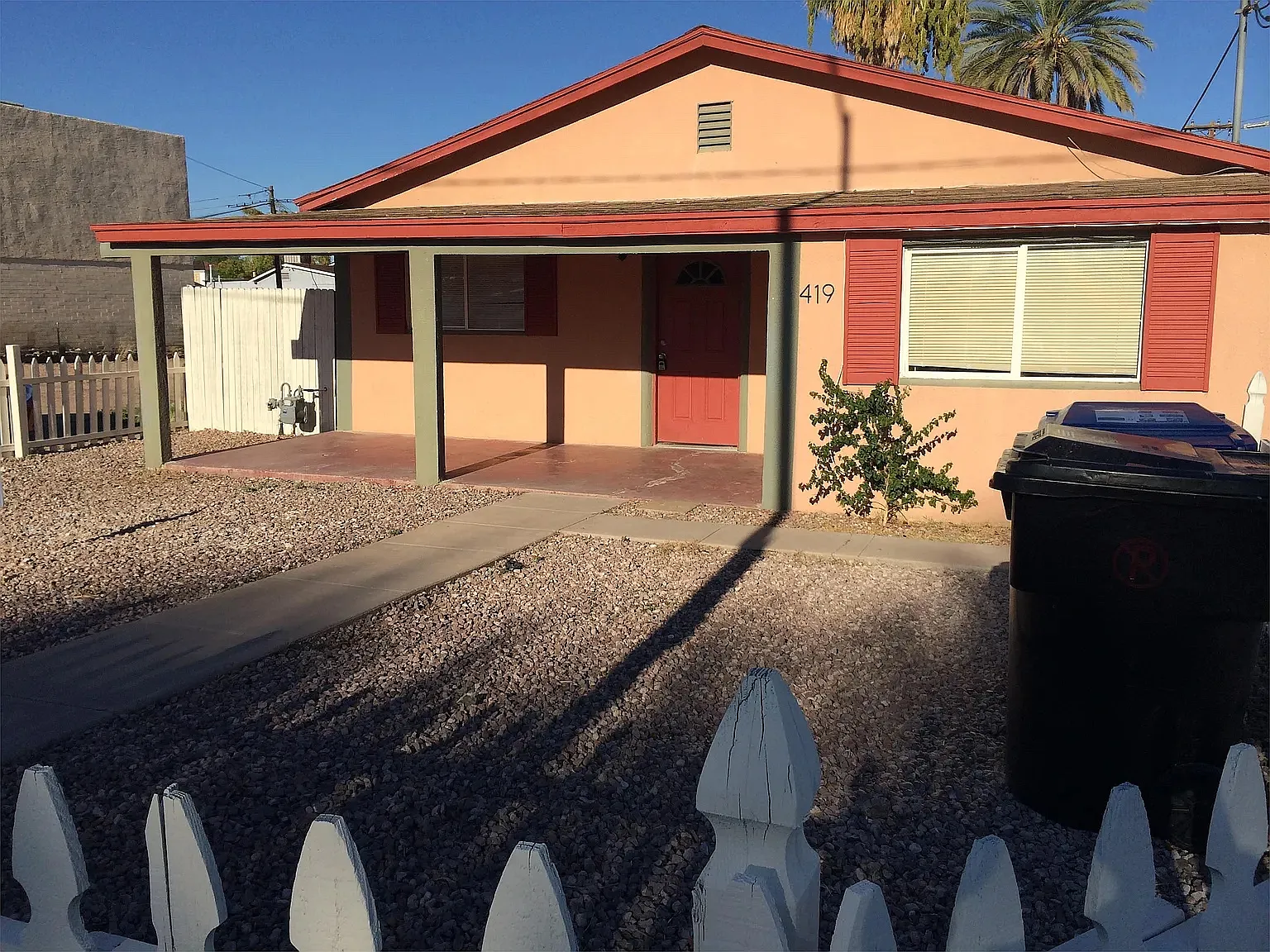 3 bed, 1100 sqft, $1,800 — Photo 1
