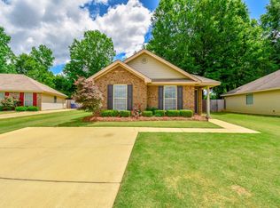 194 King Cotton Ln, Wetumpka, AL 36092