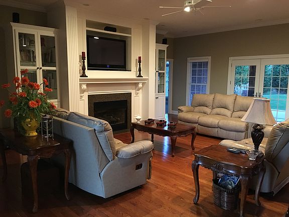 3rd image of 139 Clubhouse Dr