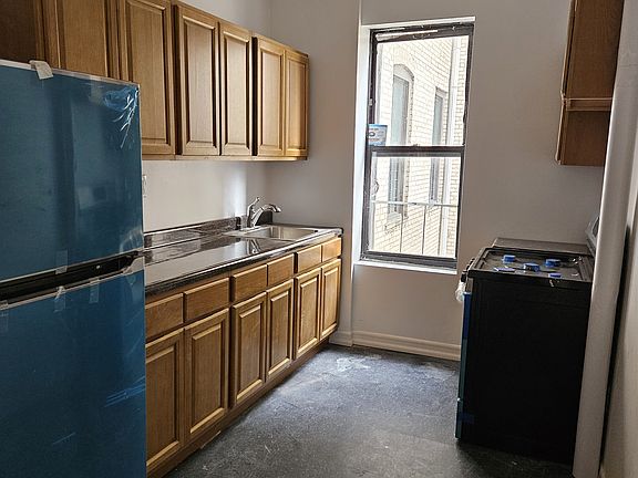 2nd image of 601 Ocean Pkwy APT 8D