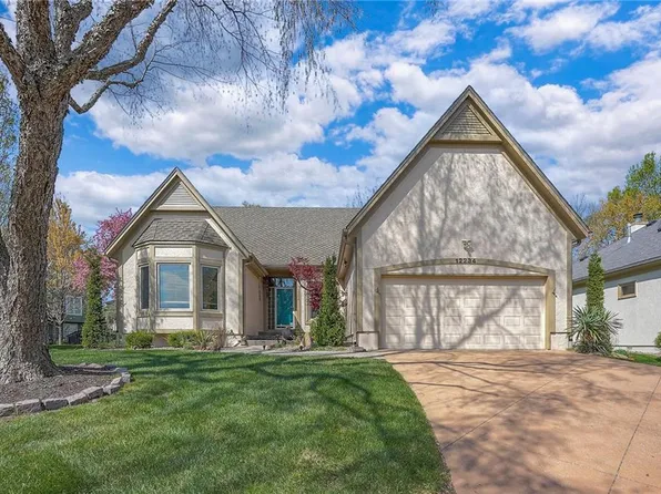 12234 Ash St, Overland Park, KS 66209
