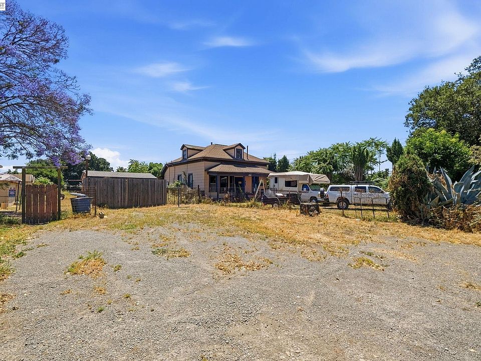 1st image of 559 Old Canyon Rd