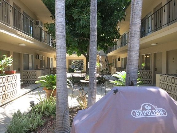 4th image of 445 E Verdugo Ave