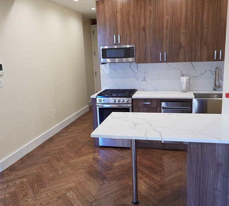 1st image of 921 Washington Ave #505
