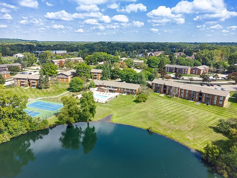 Meadowbrook Village Apartments — Photo 20