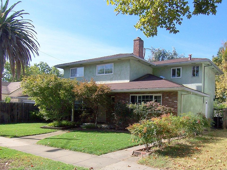 Great Curb Appeal!!