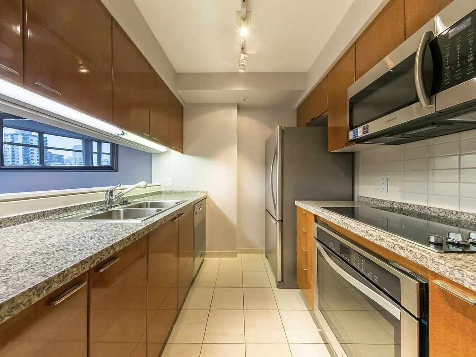 2 bed, 900 sqft, $3,400 — Photo 3
