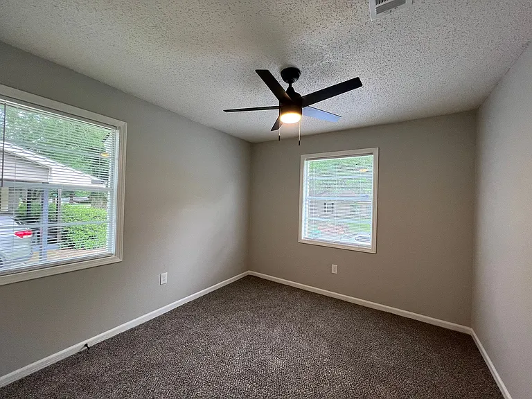 3707 Vanderwood Dr — Photo 2