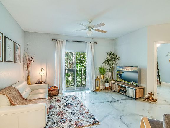 5th image of 360 Crestwood Cir APT 202