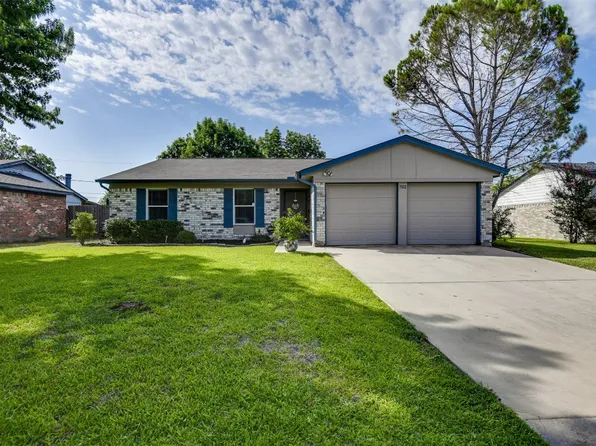 702 Meadowview Dr, Mansfield, TX 76063