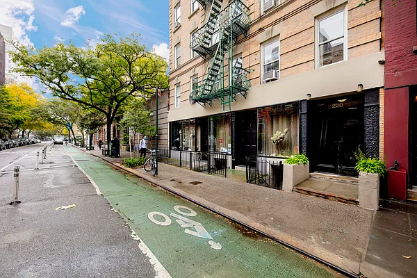 Rented by Douglas Elliman | media 14