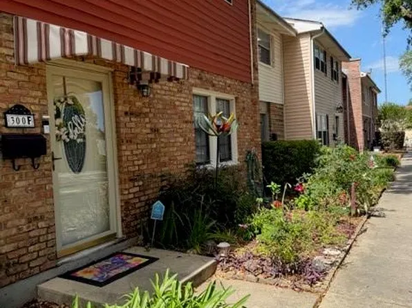 300 Coral Ave APT F, Gretna, LA 70056
