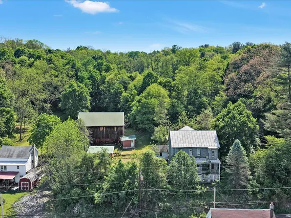 29 Rock Rd, Pine Grove, PA 17963