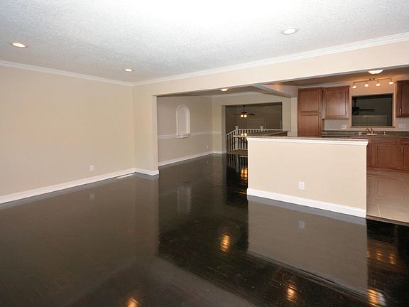 4th image of 3738 E Haslett Dr