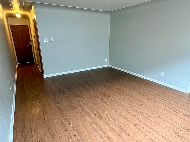 Karen Jean Apartments — Photo 11