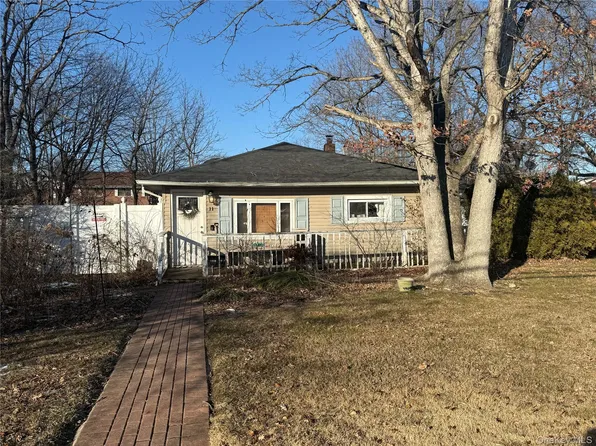 11 Tell Avenue, Deer Park, NY 11729