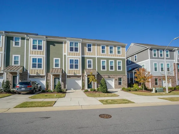 228 Skymont Dr, Holly Springs, NC 27540