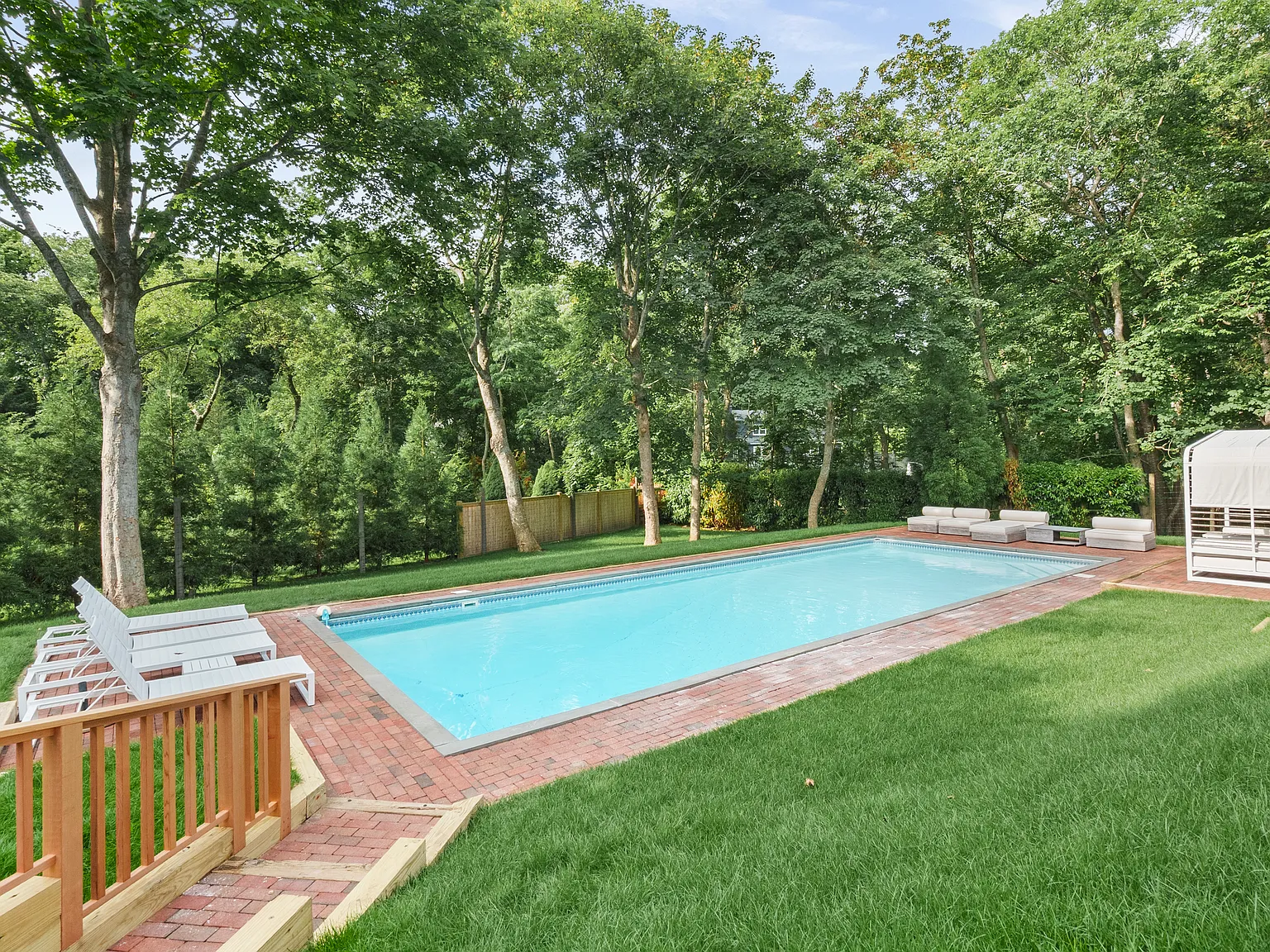 East Hampton Village Fringe — Photo 3