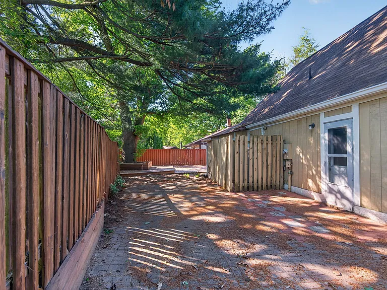 11306 Geddys Ct — Photo 4
