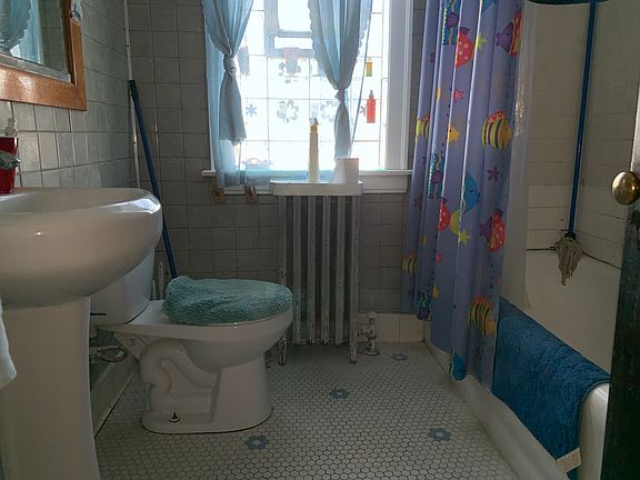 3rd image of 10228 S Avenue H