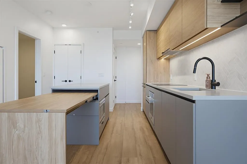2 bed, 689 sqft, $2,000 — Photo 3