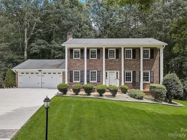 172 Haywood Knolls Dr, Hendersonville, NC 28791