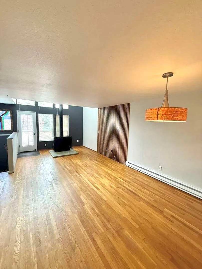 North Seattle 2BR Townhome with Private Garden & Garage — Photo 2