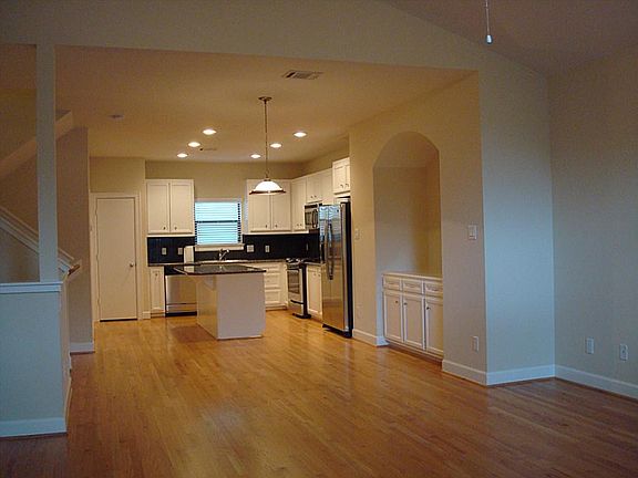 3rd image of 3646 Main Plaza Dr